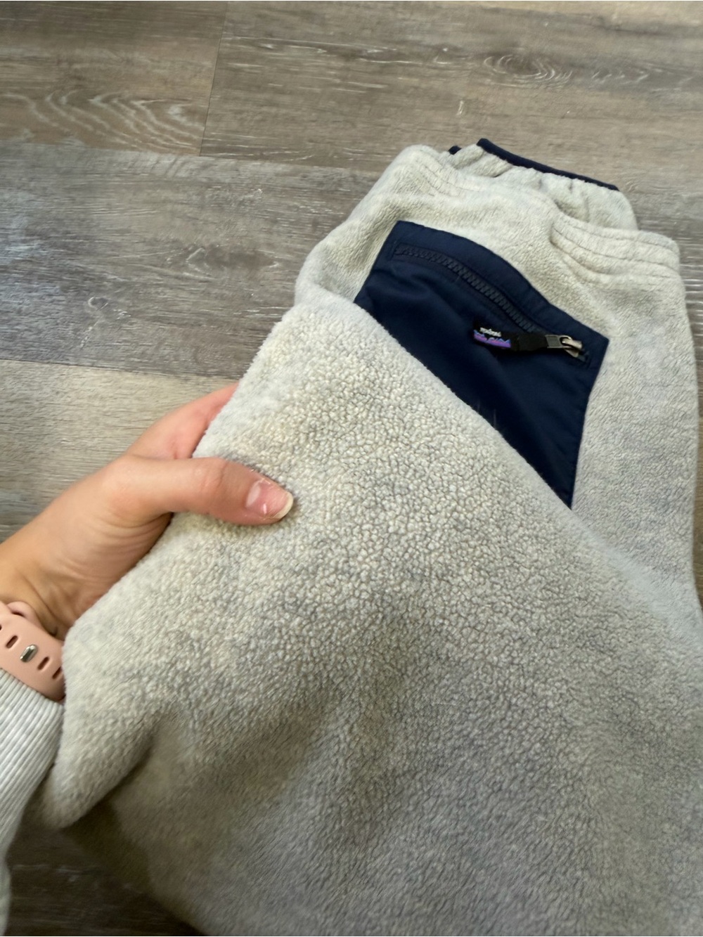 Patagonia Fleece Jogger Pants with Navy Pocket Large - Picture 3 of 5